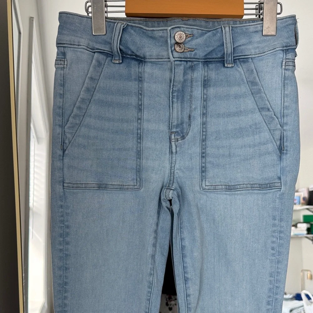 American Eagle Light Wash Jeggings - Picture 2 of 6